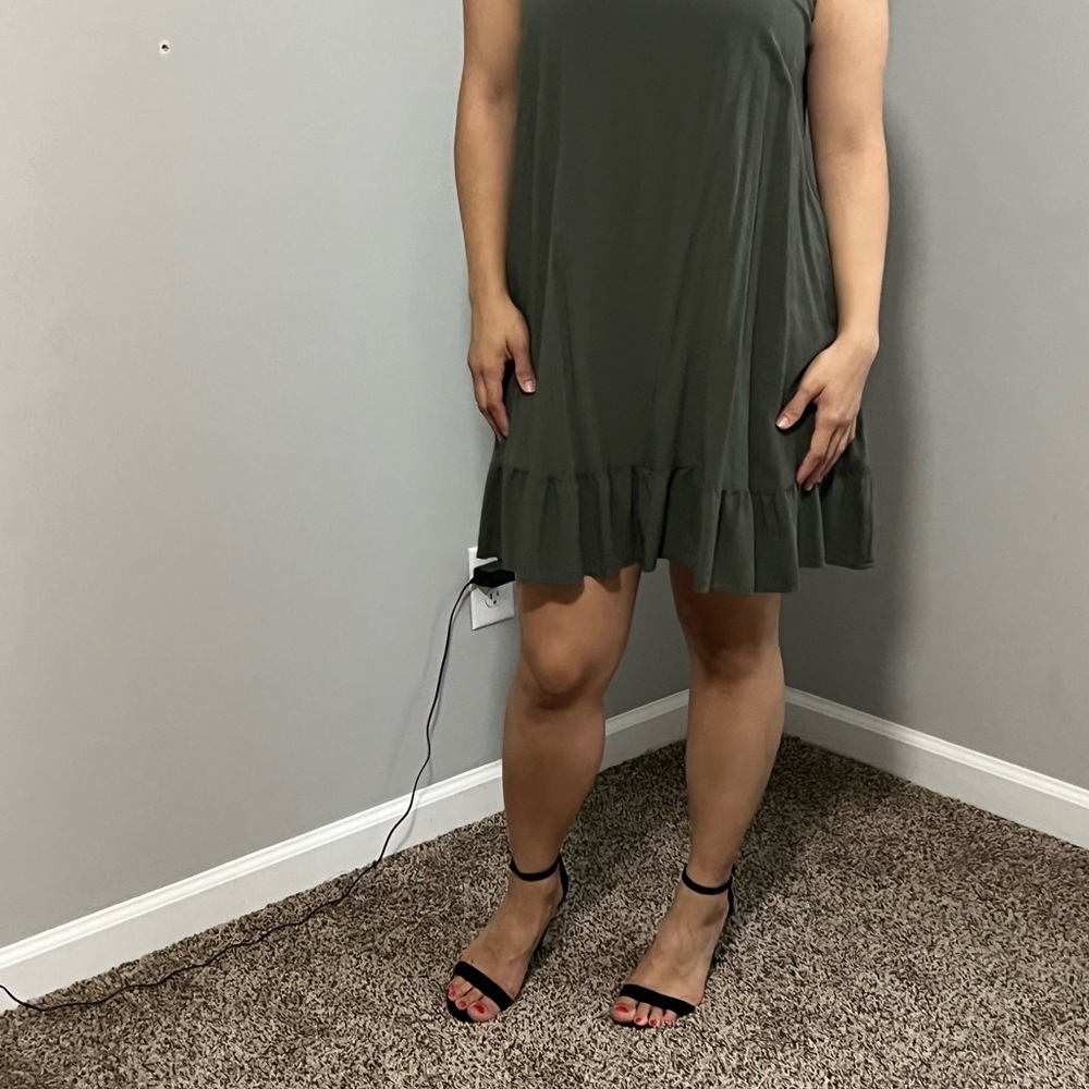Green Dress​ - Picture 6 of 8